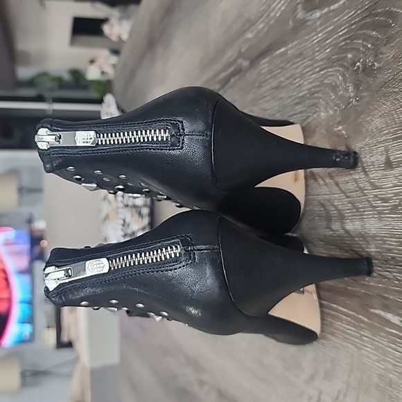 Vince Camuto Annan Leather Studded Peep Toe Ankle Booties 9.5 - Picture 5 of 11